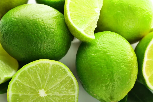 Sliced fresh limes, closeup — Stock Photo, Image