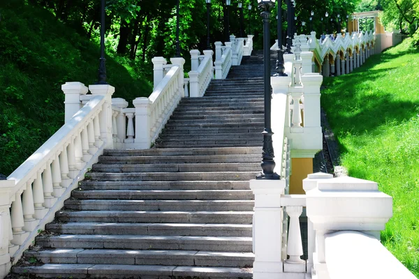 Lunga scalinata sulla collina Mykhailo, Kiev — Foto Stock