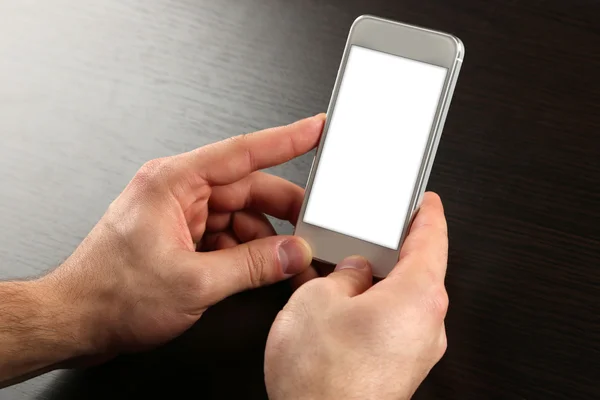 Handen met slimme mobiele telefoon op houten tafel achtergrond — Stockfoto
