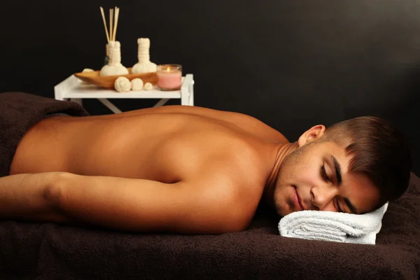 Young man relaxed in spa salon — Stock Photo, Image