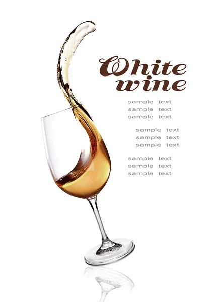 Всплеск вина изолированы на белом — стоковое фото