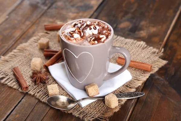 Tasse heißen Kaffee mit Marshmallow — Stockfoto