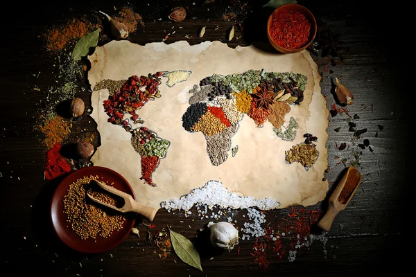 Térkép a világ készült különféle fűszerek fából készült háttér — Stock Fotó