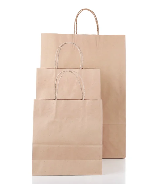 Kağıt alışveriş torbaları beyaz üzerine izole — Stok fotoğraf