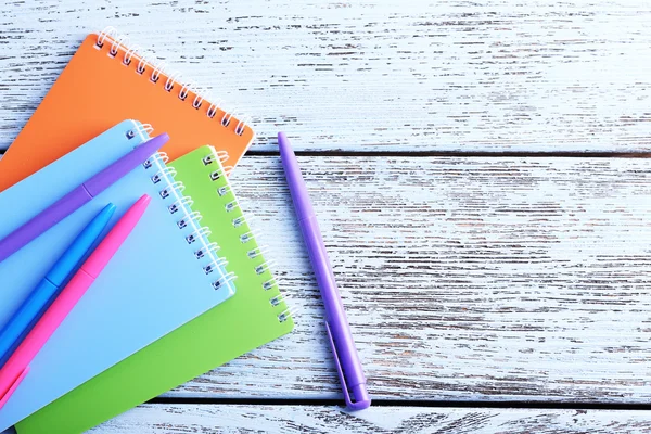 Papelería colorida en mesa de madera, primer plano — Foto de Stock