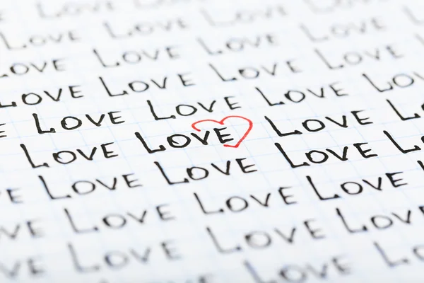 Liefde van de woorden geschreven op vel papier achtergrond — Stockfoto