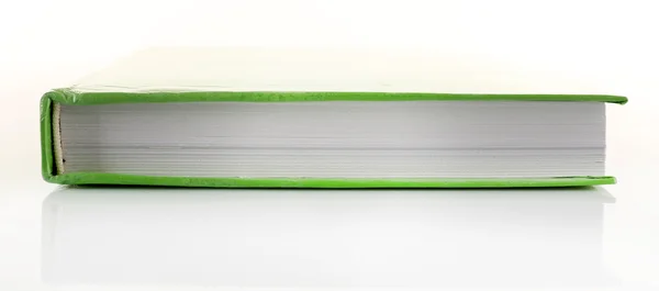 Livre isolé sur blanc — Photo