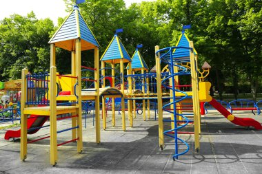 renkli oyun parkı alanında