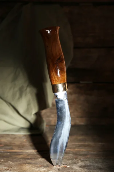 Hunting knife on wooden background — Stock Photo, Image