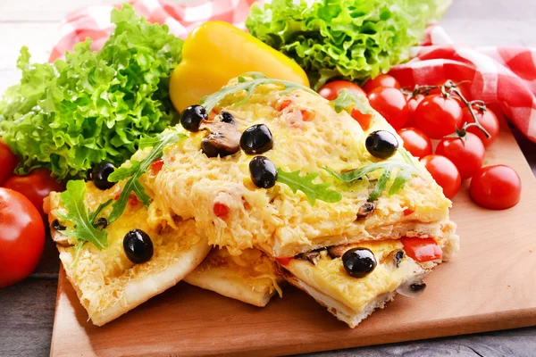 Delicious homemade pizza on table close-up — Stock Photo, Image