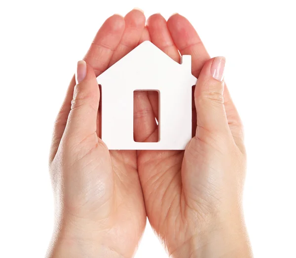Ženské ruce držící model domu izolovaných na bílém — Stock fotografie