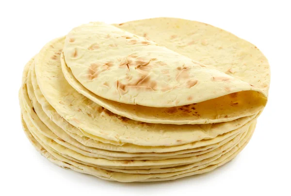 Tortillas αλευριού που απομονώνονται σε λευκό — Φωτογραφία Αρχείου