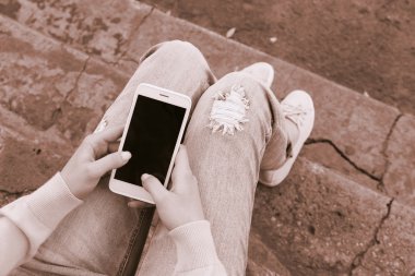 hareket eden telefon, açık havada kadınla