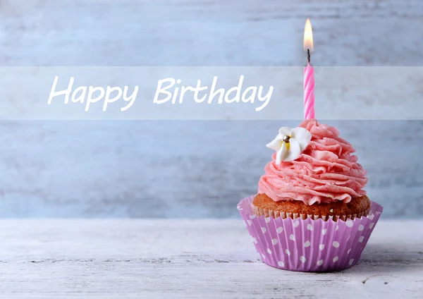 Delizioso cupcake di compleanno — Foto Stock