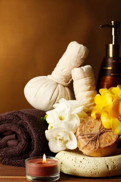 Composition of spa treatment on wooden table, on dark color background — Stock Photo, Image