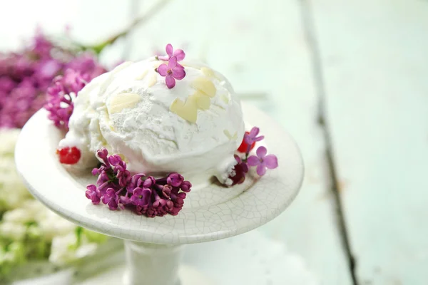 Beautiful composition with tasty ice cream — Stock Photo, Image