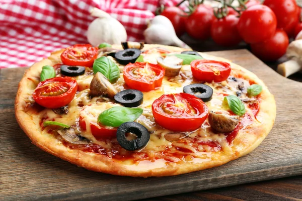 Tasty pizza with vegetables — Stock Photo, Image