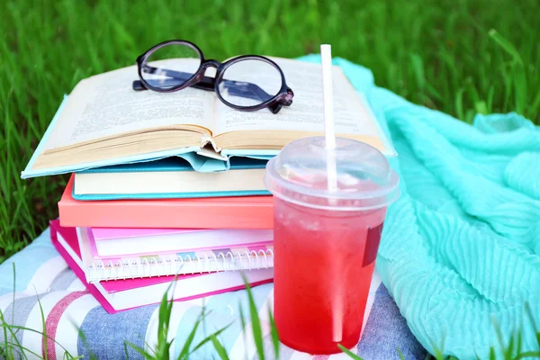 Books, glasses and drink — Stock Photo, Image
