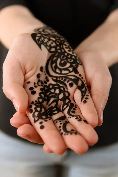 Henna na kobiece strony — Zdjęcie stockowe