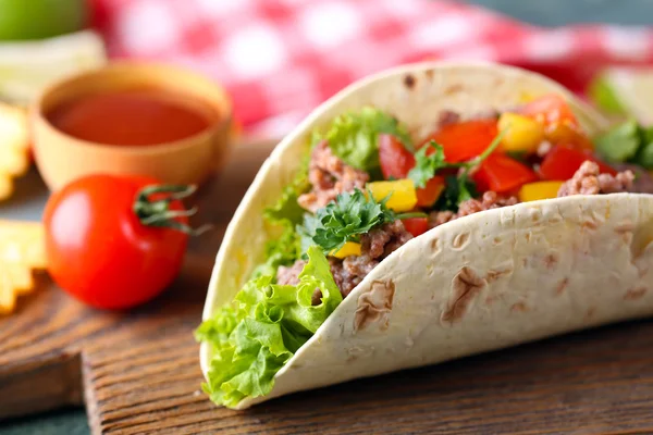 Burrito caseiro com legumes — Fotografia de Stock