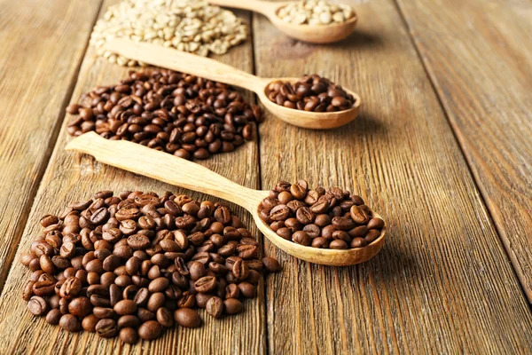 Coffee beans on wooden background — Stock Photo, Image