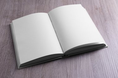 Ahşap zemin üzerine boş kitap