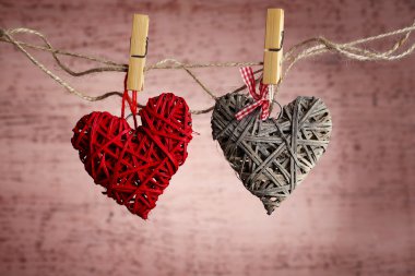 parlak kupa ipe ahşap arka plan asılı