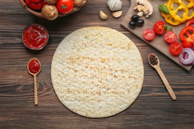 ahşap masa, üstten görünüm üzerinde pizza yemek pişirmek için malzemeler