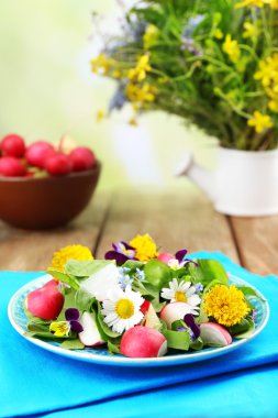 çiçekler organik salata ışık, yakın çekim