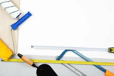 Yapı araçları ve metin alanı olan malzemeleri ile natürmort