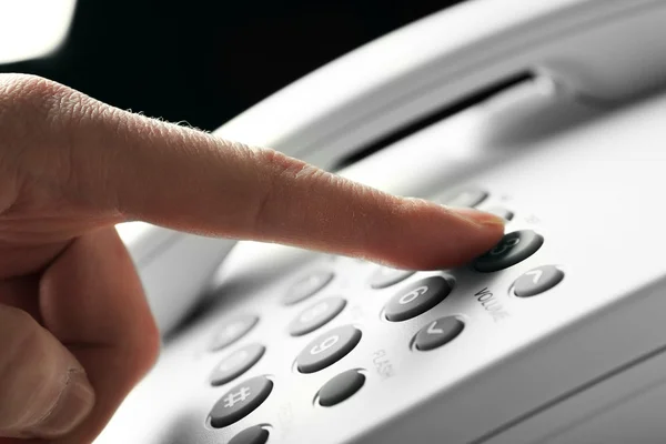 전화 통화, 가까이에 숫자 버튼을 누르면 손가락 — 스톡 사진