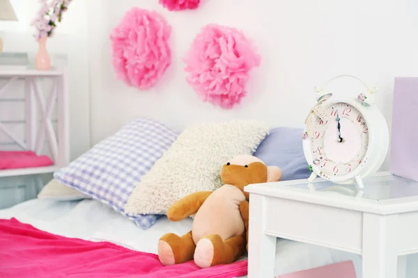 Mooie roze meisjes slaapkamer — Stockfoto