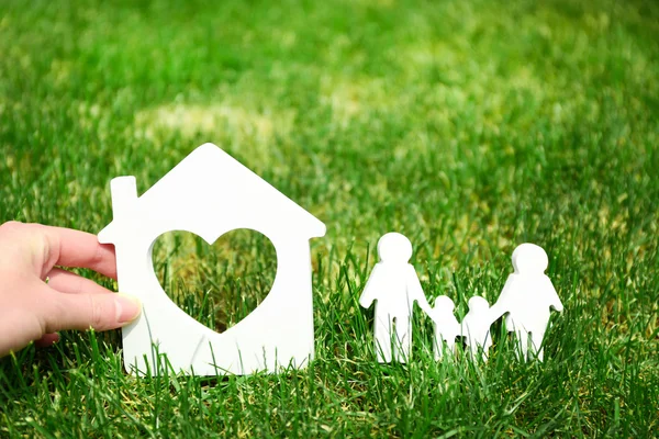 Familj och hus - konceptet bilden av göra ditt hus — Stockfoto
