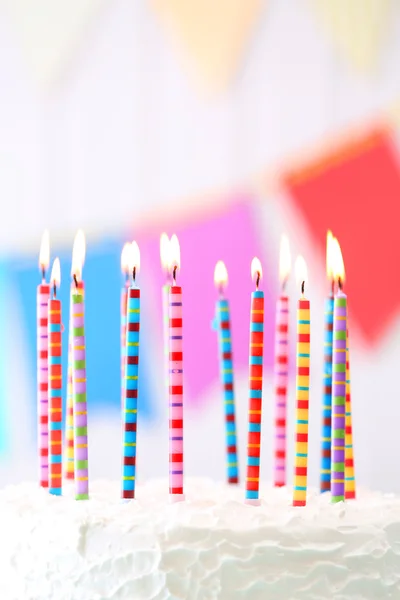 Pastel de cumpleaños con velas — Foto de Stock