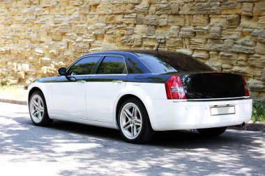 modern araç açık havada