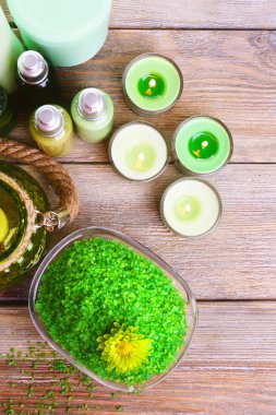 güzel spa kompozisyon masada mumlarla yakın çekim