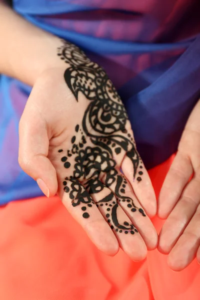 Imagine de henna pe femeie — Fotografie, imagine de stoc