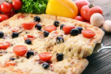 lezzetli ev yapımı pizza üzerinde tablo yakın çekim