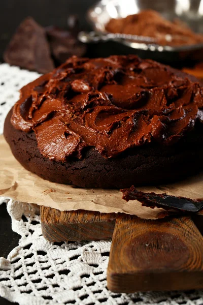 Tasty chocolate cake on table, close-up — Stock Photo, Image