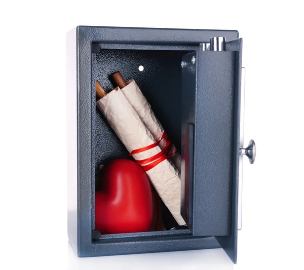 Corazón decorativo con pergamino en caja fuerte aislado en blanco —  Fotos de Stock