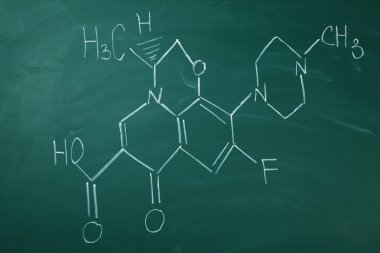 molekül modelleri ve tahta arka plan sayfasındaki formülleri