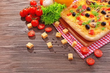 lezzetli ev yapımı pizza üzerinde tablo yakın çekim