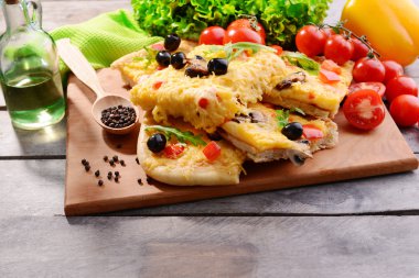 lezzetli ev yapımı pizza üzerinde tablo yakın çekim