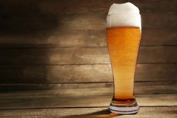 Glass of beer on wooden background — Stock Photo, Image