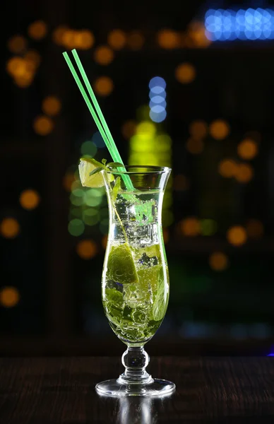 Glass of cocktails on bar background — Stock Photo, Image