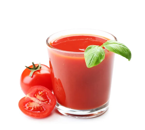 Copo de suco de tomate fresco isolado em branco — Fotografia de Stock