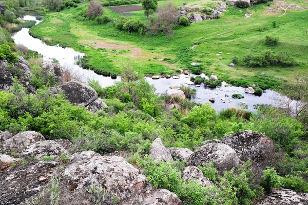 Små mountain creek — Stockfoto