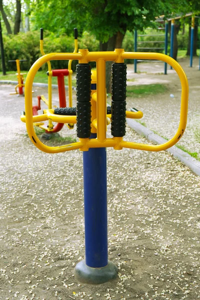 Kleurrijke sport grond in openbaar park — Stockfoto