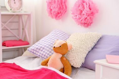 güzel pembe kızlar yatak odası