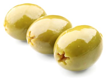 beyaz izole yeşil zeytin